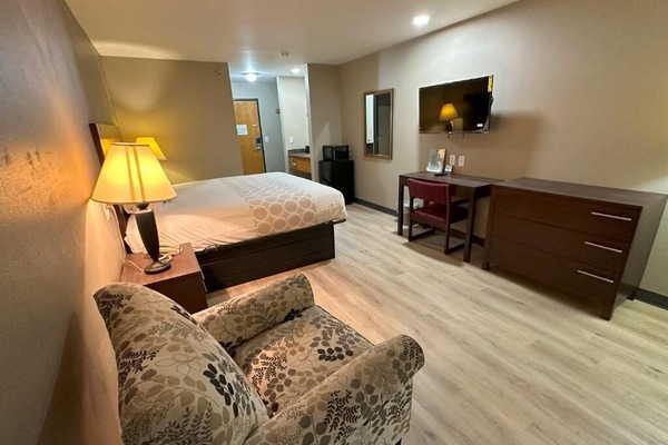 Desk, blackout drapes, iron/ironing board, free WiFi