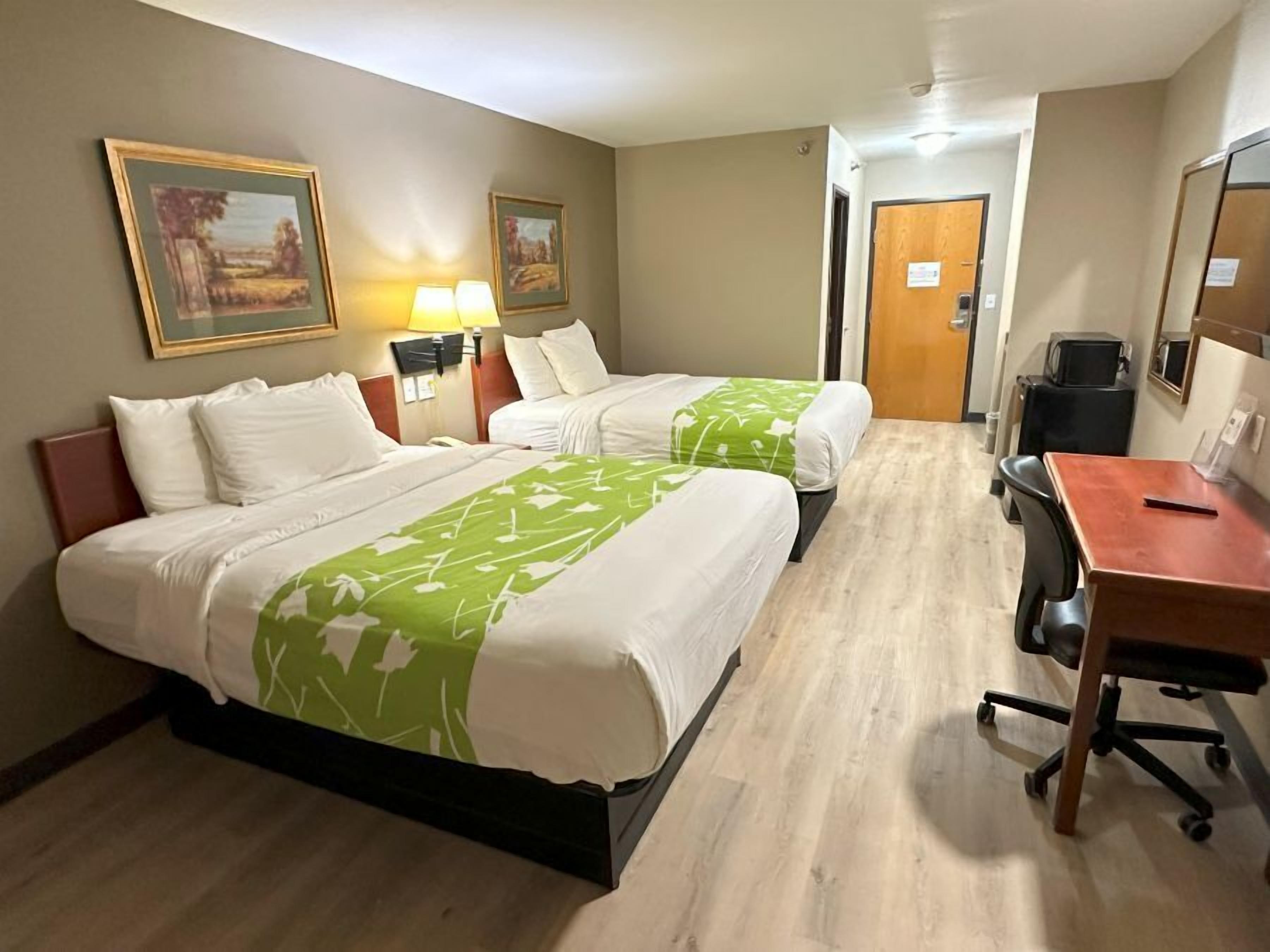 Standard dubbelrum | Skrivbord, mörkläggningsgardiner, strykjärn/strykbräda och gratis wi-fi