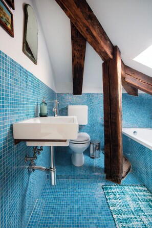 Hair dryer, bidet, towels, soap - Gorgeous Apartment in the Heart of Venice (Venezia)