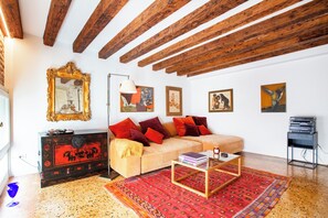 Living area - Gorgeous Apartment in the Heart of Venice (Venezia)
