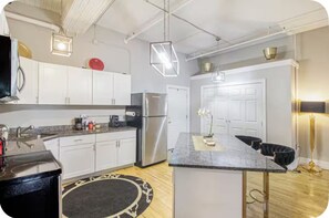 Private kitchen - Swing Bed Loft (Detroit)