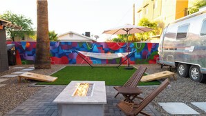 Terrace/patio - Vibey 2-bedroom property with a Vintage Airstream in sunny Tempe (Tempe)