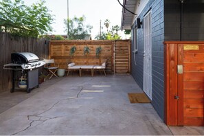 Terrace/patio - Vibey 2-bedroom property with a Vintage Airstream in sunny Tempe (Tempe)