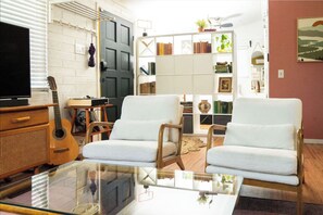 Interior - Vibey 2-bedroom property with a Vintage Airstream in sunny Tempe (Tempe)