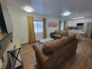 Smart-TV, Kamin, Tischfußball