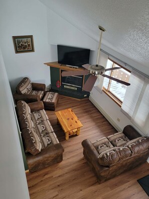 Smart-TV, Kamin, Tischfußball