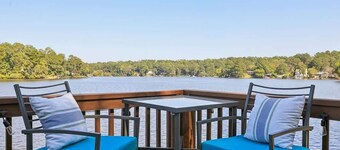 Lakefront Retreat with Luxury Touch