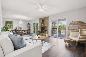 Télévision, cheminée, jeux vidéo, espaces bureaux