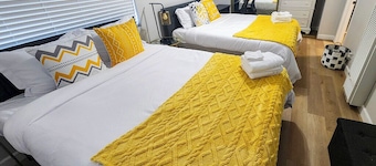 Relaxing Cozy Back House Studio with Backyard