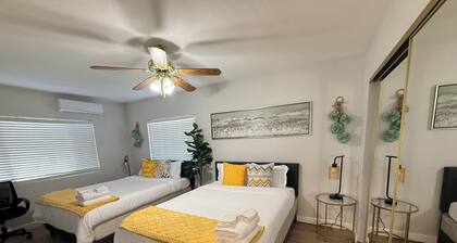 Relaxing Cozy Back House Studio with Backyard