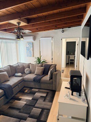 Smart TV - Relaxing Cozy Back House Studio with Backyard (Upland)