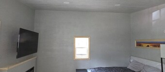 Delightful 2-bedroom cabin with AC in charming Babb