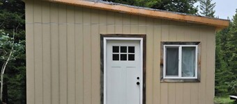 Delightful 2-bedroom cabin with AC in charming Babb