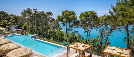 Et oppvarmet basseng