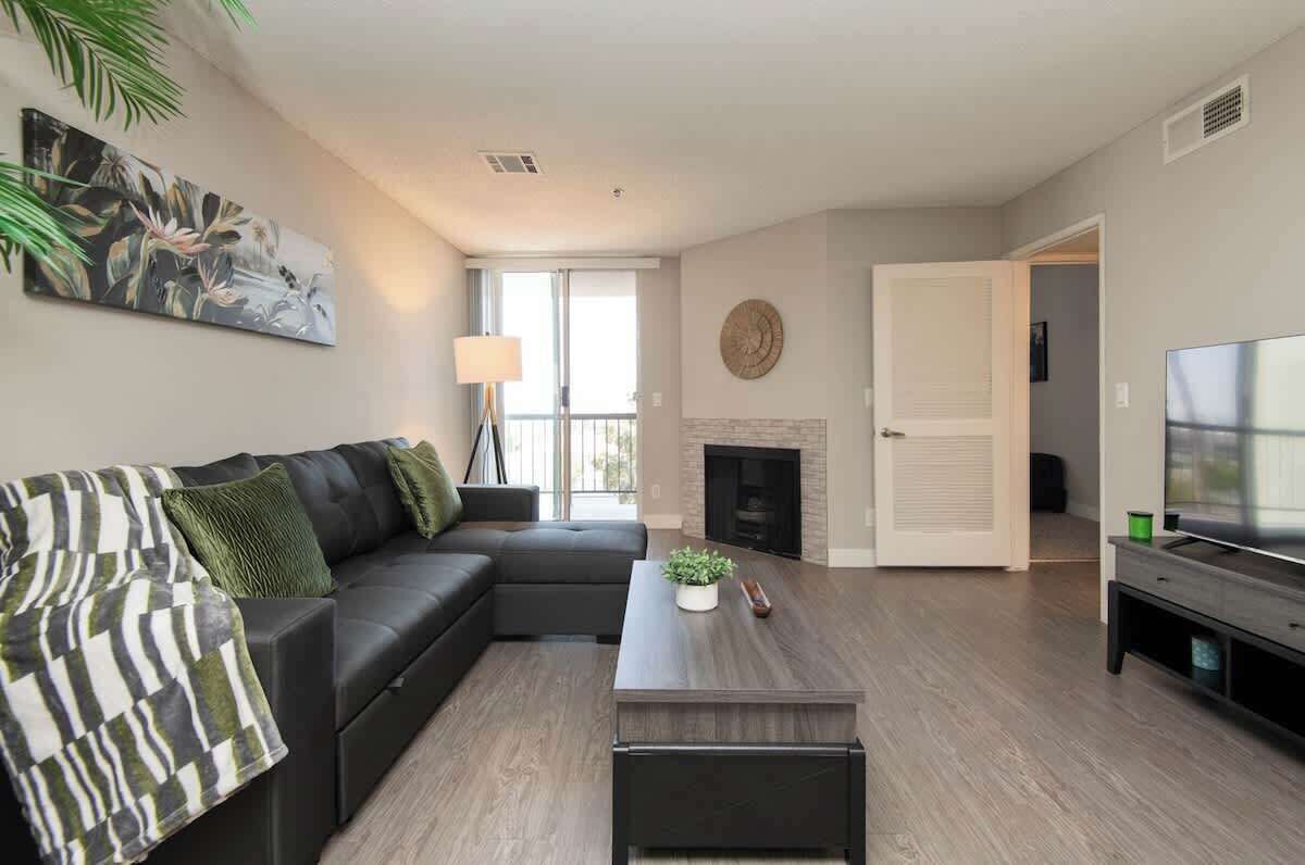 Een televisie en een kantoor