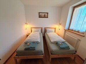 2 slaapkamers, een strijkplank/strijkijzer, wifi, beddengoed