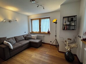 Living area - Apartment THE WINDOW ON THE PELMO (San Vito di Cadore)