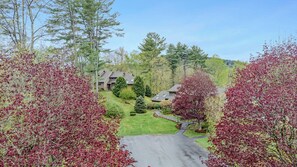 Property grounds - 3BR Retreat, Fireplace & Club | Landmark 3C (Hartford)