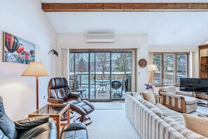 TV, fireplace, offices - 3BR Retreat, Fireplace & Club | Landmark 3C (Hartford)