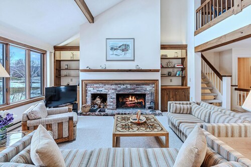 3BR Retreat, Fireplace & Club | Landmark 3C