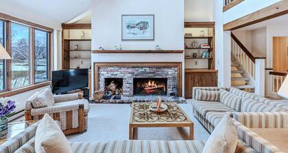 Townhome with Brick Fireplace & Loft, Landmark