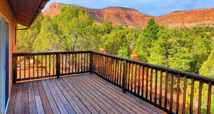 Elegant Lofted Home in Kanab - On Site Hiking & Red Rock Views! East Zion Base