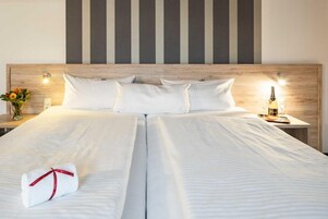 Bureau, chambres insonorisées, fer et planche à repasser, Wi-Fi gratuit