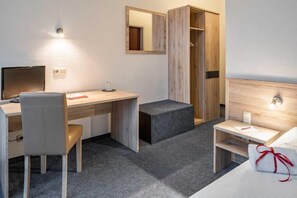 Business Single Room | Desk, soundproofing, iron/ironing board, free WiFi - Astoria City Resort by Mayburgh (Essen)