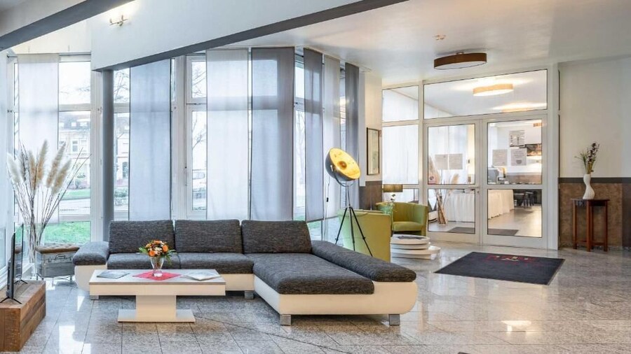 Astoria City Resort by Mayburgh