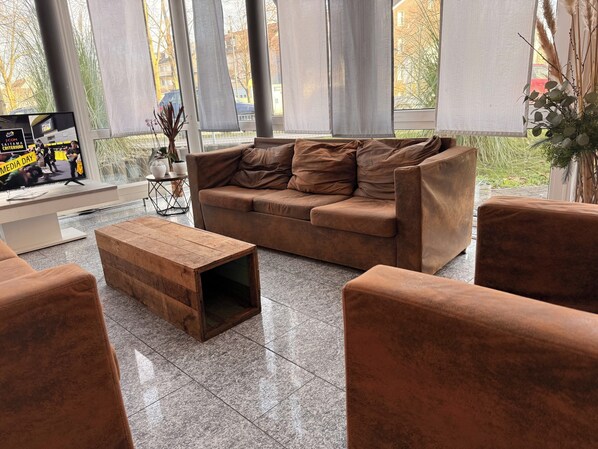 Lobby sitting area - Astoria City Resort by Mayburgh (Essen)