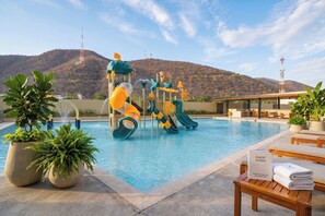 Pool - Ocean View Balcony | AC, Wi-Fi, Pool, Sauna & Gym (Santa Marta)