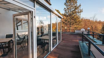 تناول الطعام بالخارج