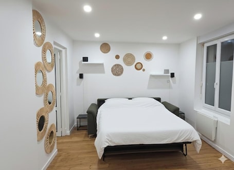 1 bedroom, WiFi, bed sheets. Modern, comfortable accommodation - Fitted kitchen & washing machine