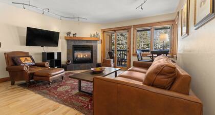 Updated Unit | Walk to Ski Rentals & Dining | Hot Tub | On Bus Route
