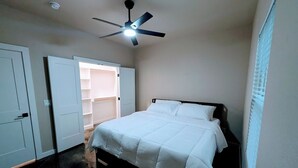 Room - 99 per Night - New home next to KimberlyClark.662 - cleaning &taxes not included (Paris)