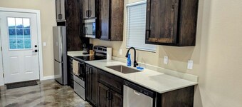 99 per Night - New home next to KimberlyClark.662 - cleaning &taxes not included