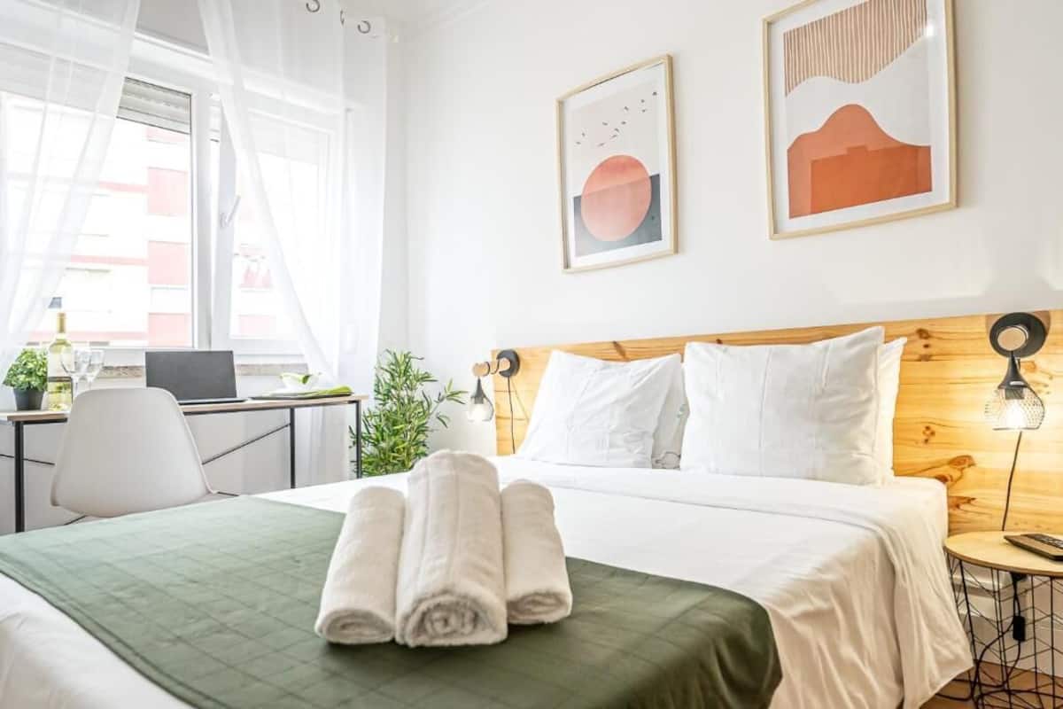 Standard Double Room | Iron/ironing board, free WiFi