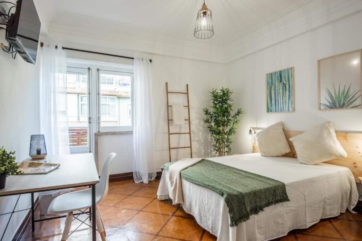 Deluxe Double Room, City View | Iron/ironing board, free WiFi