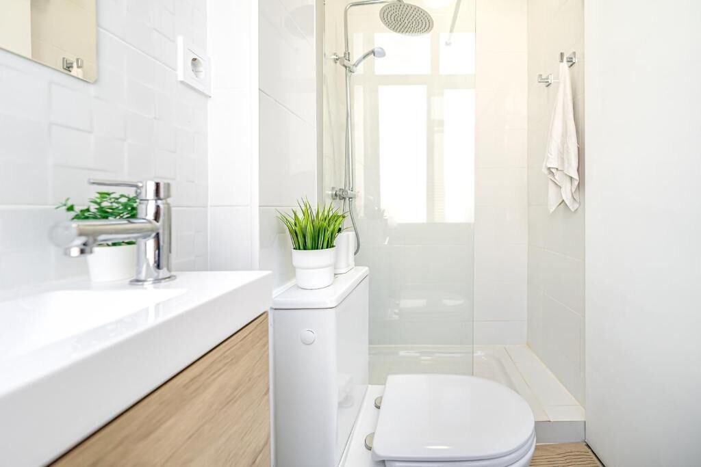 Standard Studio | Bathroom