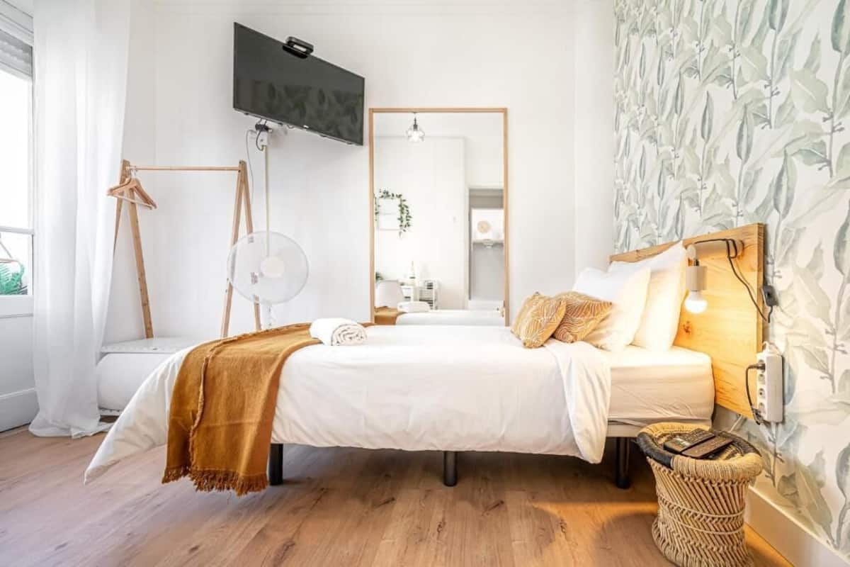 Deluxe Single Room | Iron/ironing board (on request), WiFi (free)