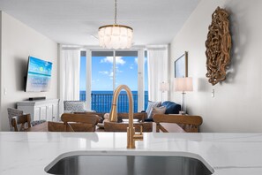 Smart TV - 2 Bedroom Lighthouse w/ Bunk , 3 Pools! Direct Beachfront. Free Daily Activities (Gulf Shores)