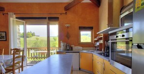 Fridge, microwave, dishwasher - La Mamounière - SAINT-JEAN-LA-BUSSIERE (SAINT-JEAN-LA-BUSSIERE)