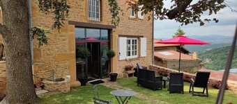 Au Balcon des Pierres Dorées