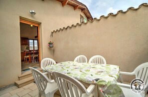 Outdoor dining - Gîte du Mollard - REGNIE DURETTE (REGNIE DURETTE)