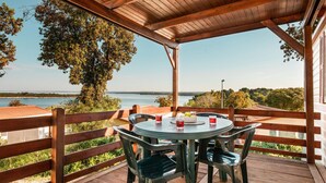 Outdoor dining - Nice (sta)caravan in Pula with house sea view (Pula)