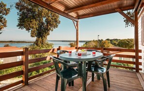 Outdoor dining - Nice (sta)caravan in Pula with house sea view (Pula)