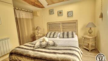 Travel crib, free WiFi