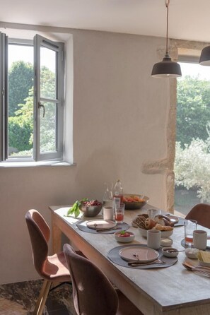 Dining - Les Enfants d'Abord - SAINT GERMAIN AU MONT D'OR (SAINT GERMAIN AU MONT D'OR)