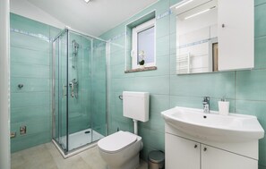 Shower, hair dryer - Awesome home in Kastelir (Kastelir)