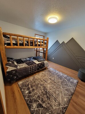 10 bedrooms, free WiFi, bed sheets